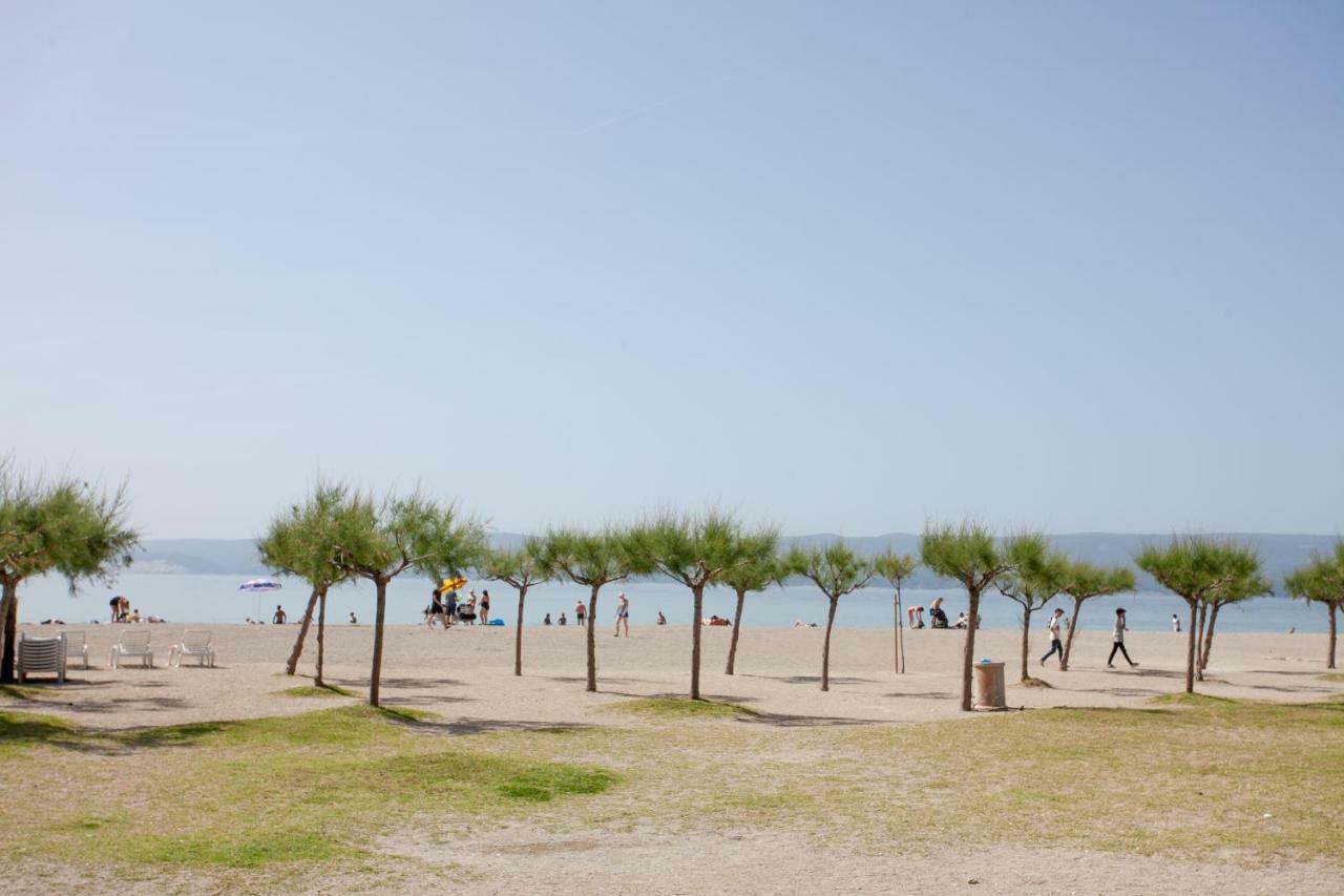 Ap Punta Next To Sandy Beach, Apartment With Garden Omis Bagian luar foto
